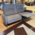 2-zits bank, grijs stof, elektrisch verstelbaar